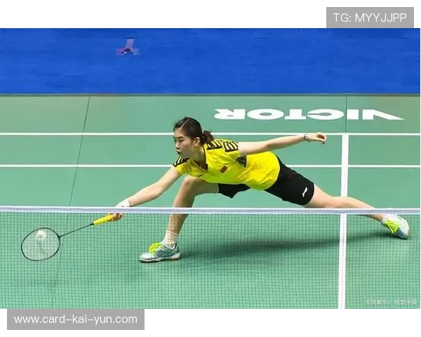 羽毛球运动员用拍子挡晒：别样的“阴影”背后隐藏的坚韧与智慧