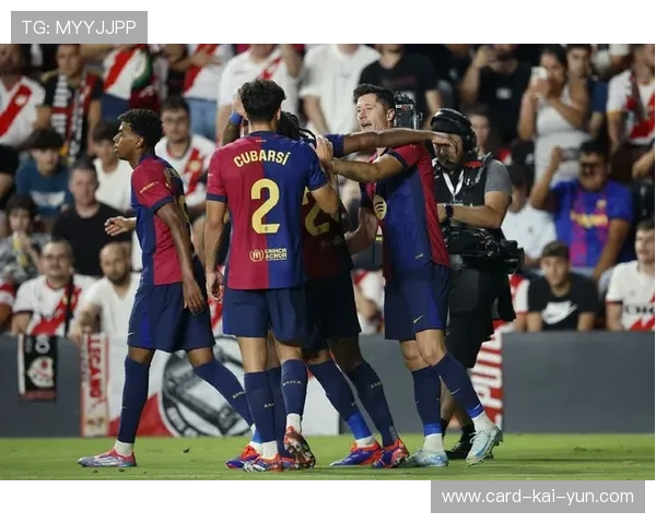 巴萨传控压得对方喘不过气，佩德里顺势推射