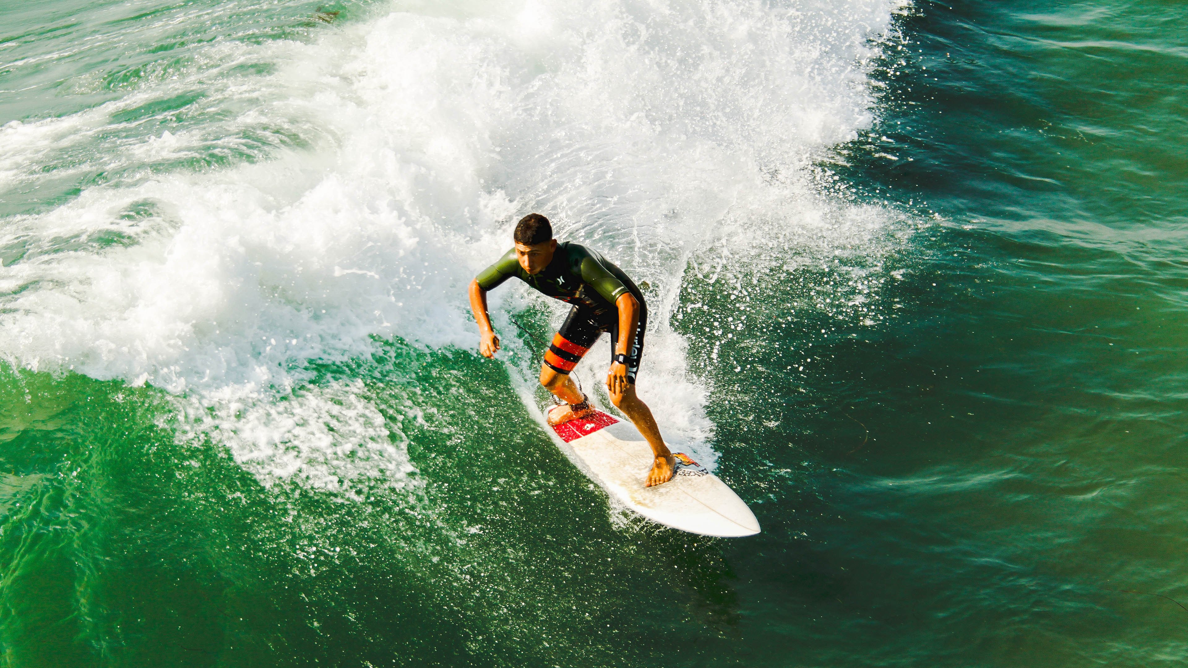 综合体育系“50米频次游泳赛” 游泳组学生展示专项优势